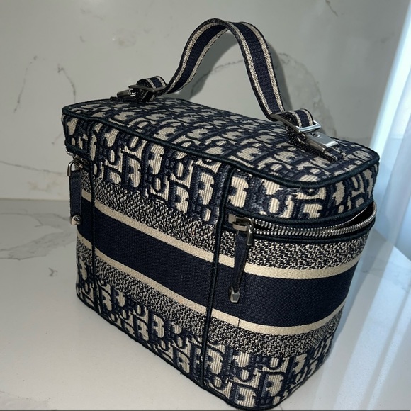 DIORTRAVEL VANITY CASE - Picture 2 of 5